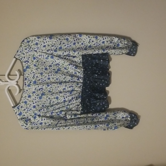 Zara Two Toned Satin Blouse in a Floral Print - Picture 5 of 5